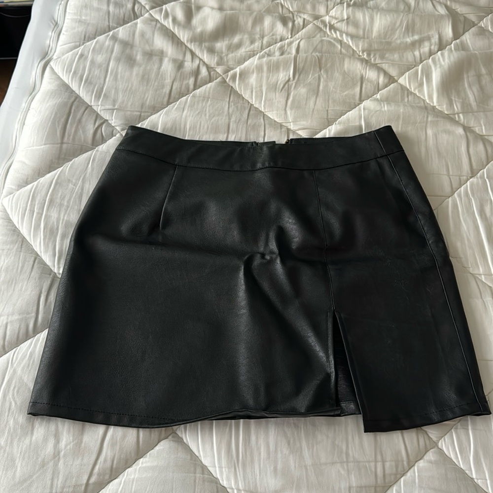 Black skirt Lioness